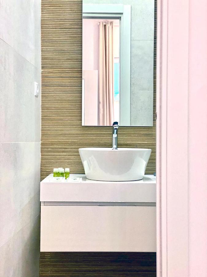 Charming La Latina Market Madrid Luaran gambar